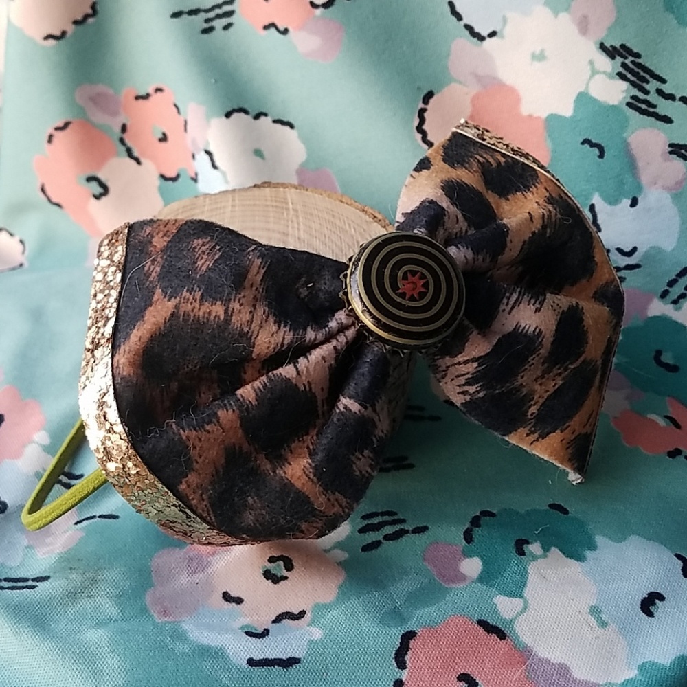 Oversized bow headband